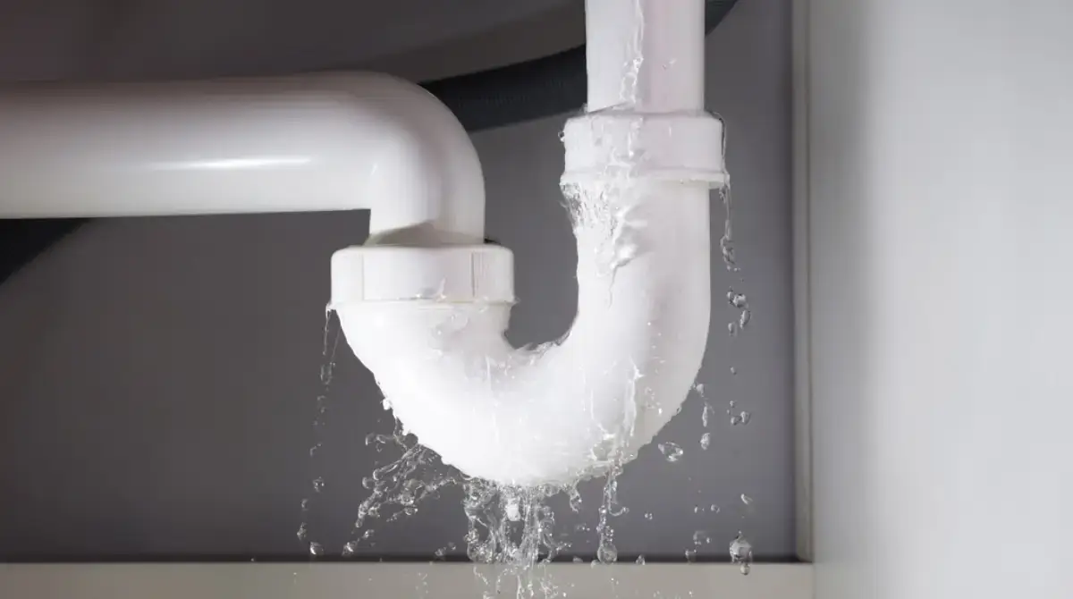 Réparation de fuite sur vidange PVC